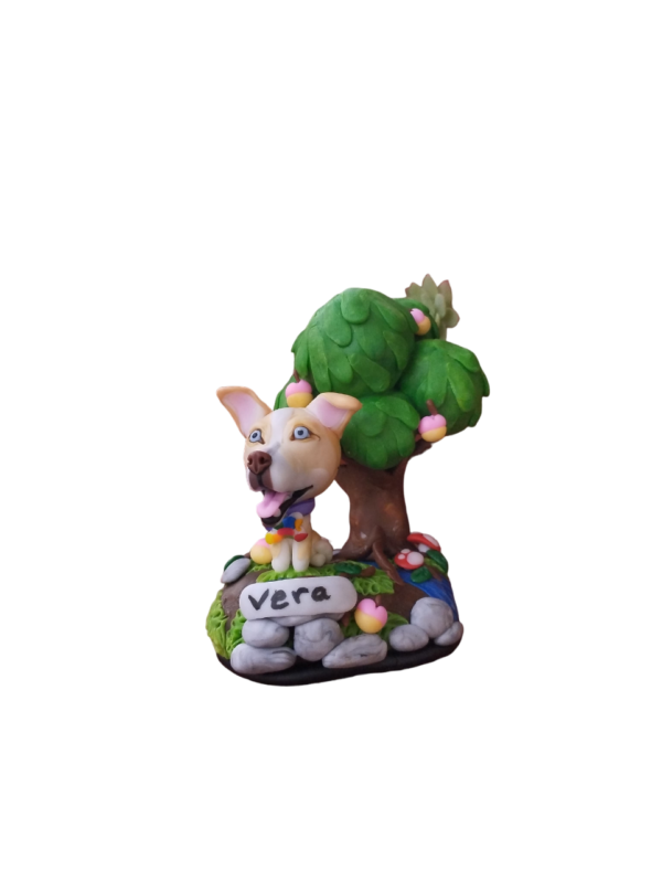 Figura de colección con escenario tematico - Image 2